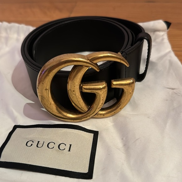 Black Gucci belt. Size 70. Ships with bag. - Picture 2 of 5